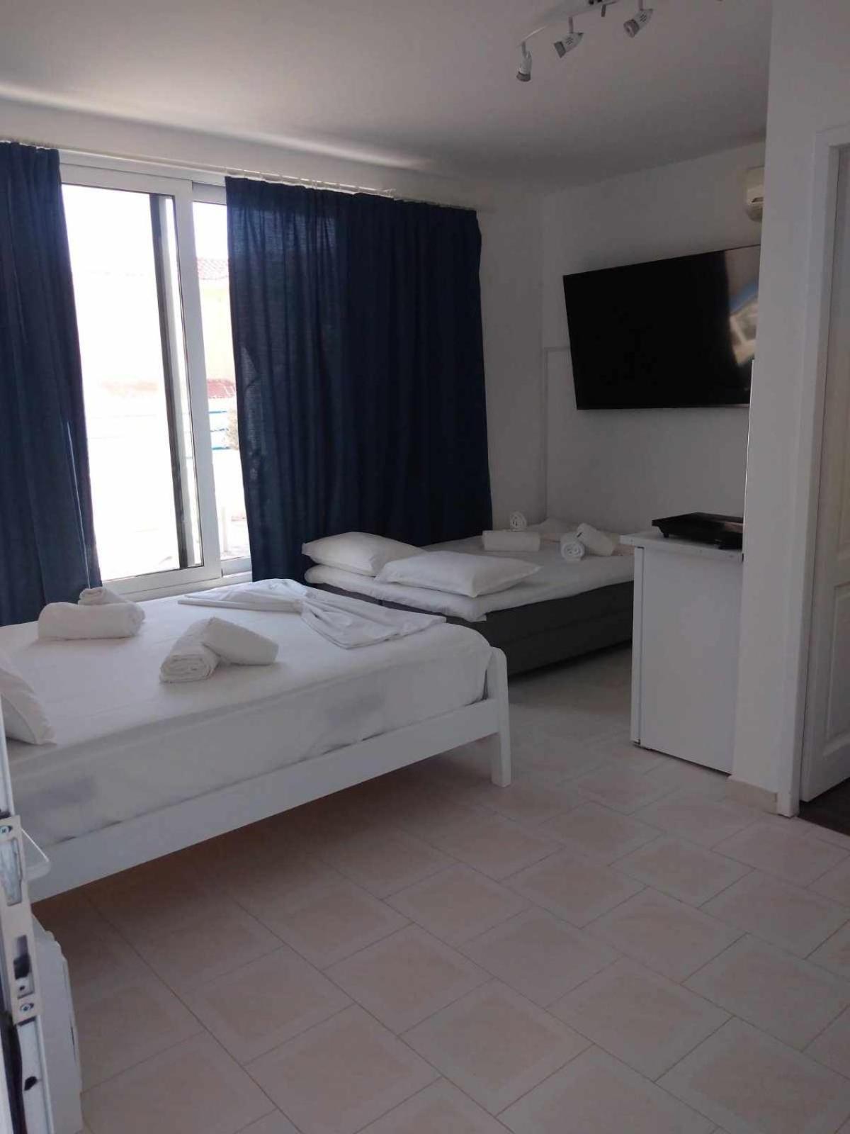 Blue Dolphin Studios And Apartment Vagia  ภายนอก รูปภาพ