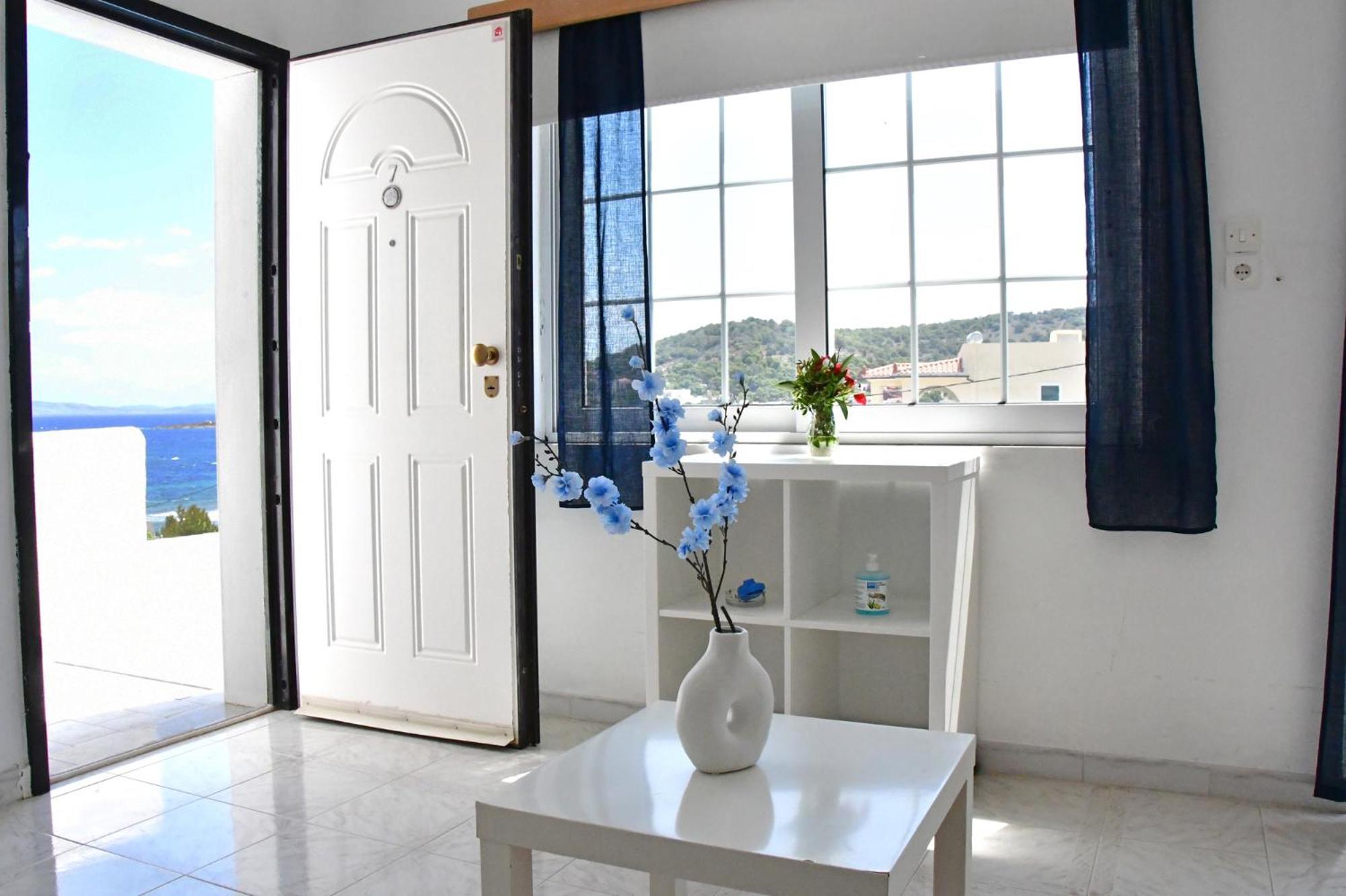 Blue Dolphin Studios And Apartment Vagia  ภายนอก รูปภาพ