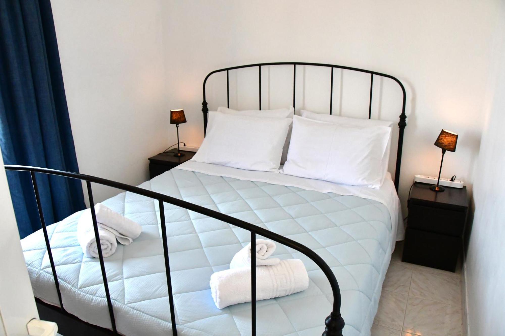 Blue Dolphin Studios And Apartment Vagia  ภายนอก รูปภาพ